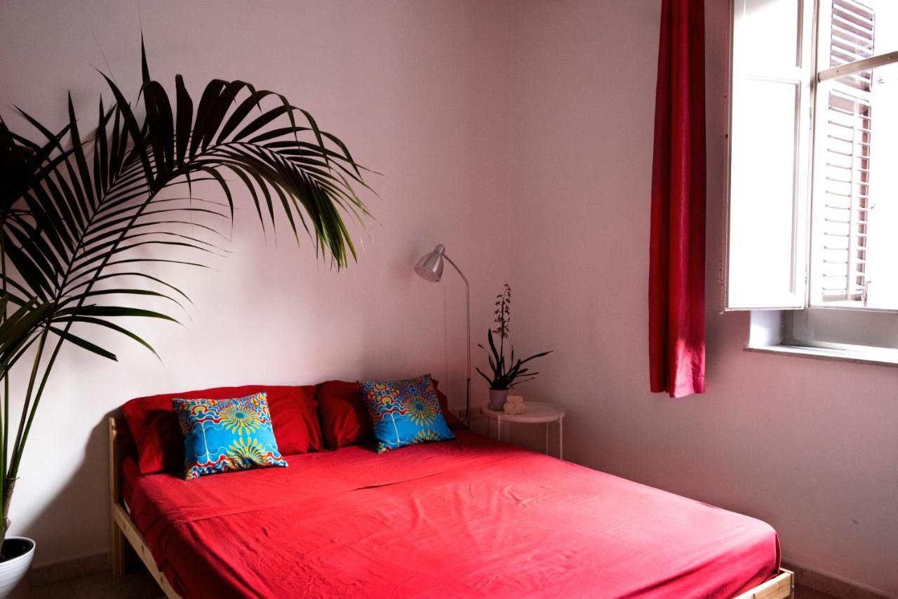 13 Open House Bed & Breakfast ปาแลร์โม ภายนอก รูปภาพ